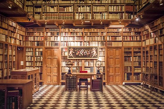 La Biblioteca del Castell de Peralada La Biblioteca del Castell de Peralada
