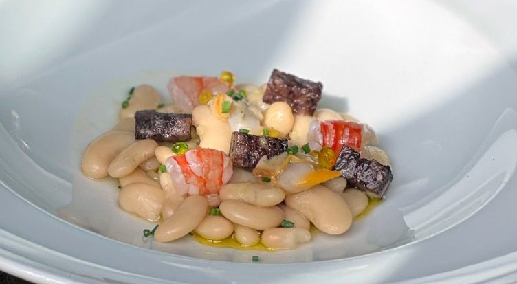 Mongetes del ganxet amb escopinyes i gambes Mongetes del ganxet amb escopinyes i gambes
