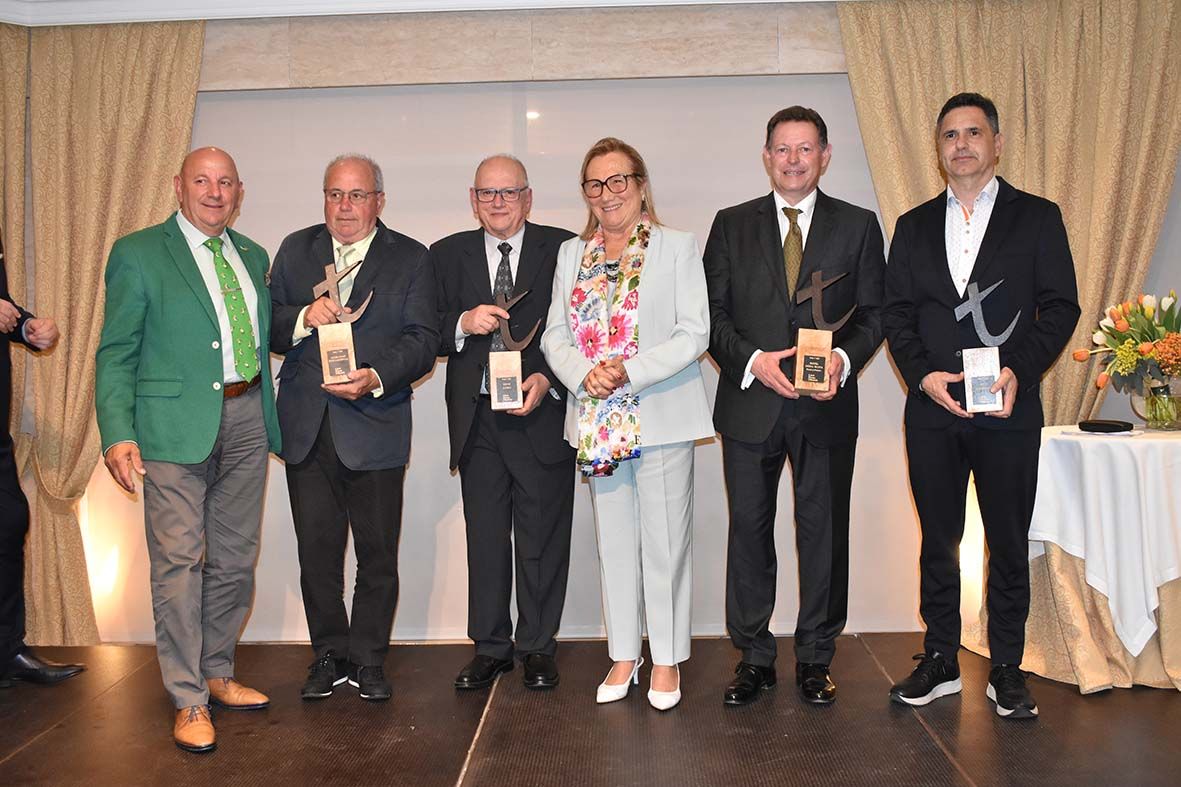 Tots els premiats dels premis T de Turisme de la Fundació Jordi Comas amb Carme Hospital