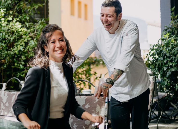 Álex Carrera, xef i Cristina Feliu, cap de sala del restaurant l'Aliança 