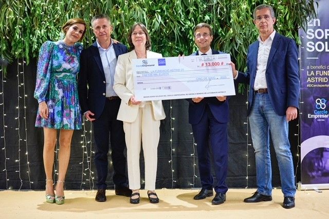 Lliurement de xec a Astrid21 al sopar solidari Cercle d'Empresaris