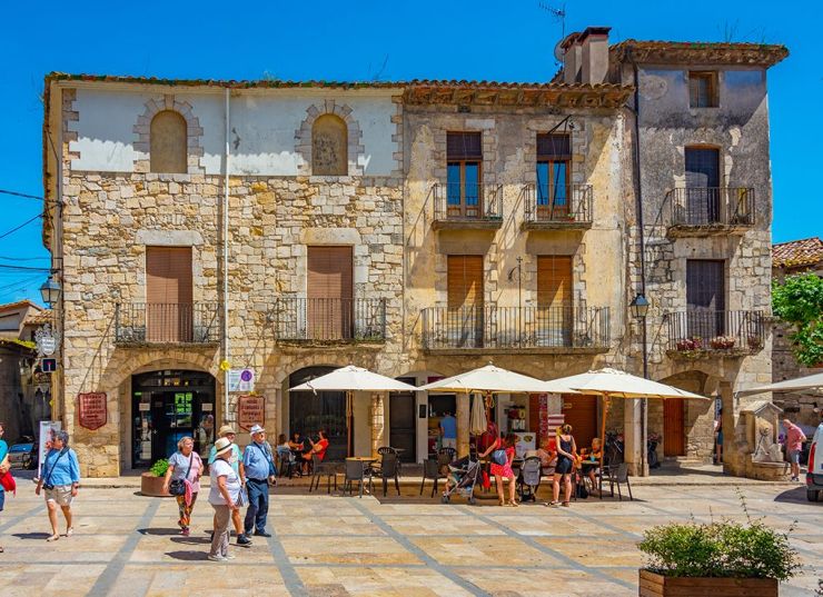 La plaça de Besalú La plaça de Besalú