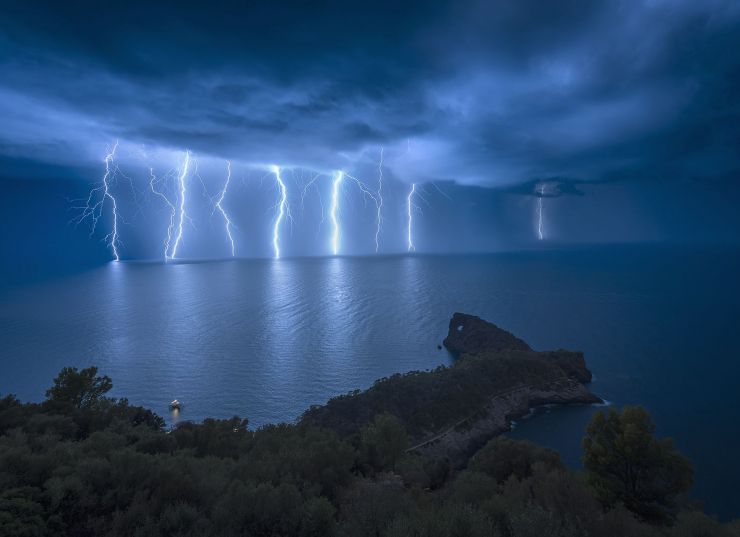 Nit de llamps a Sa Foradada, guanyadora del MedFoto 2023 de Marc Marco Ripoll