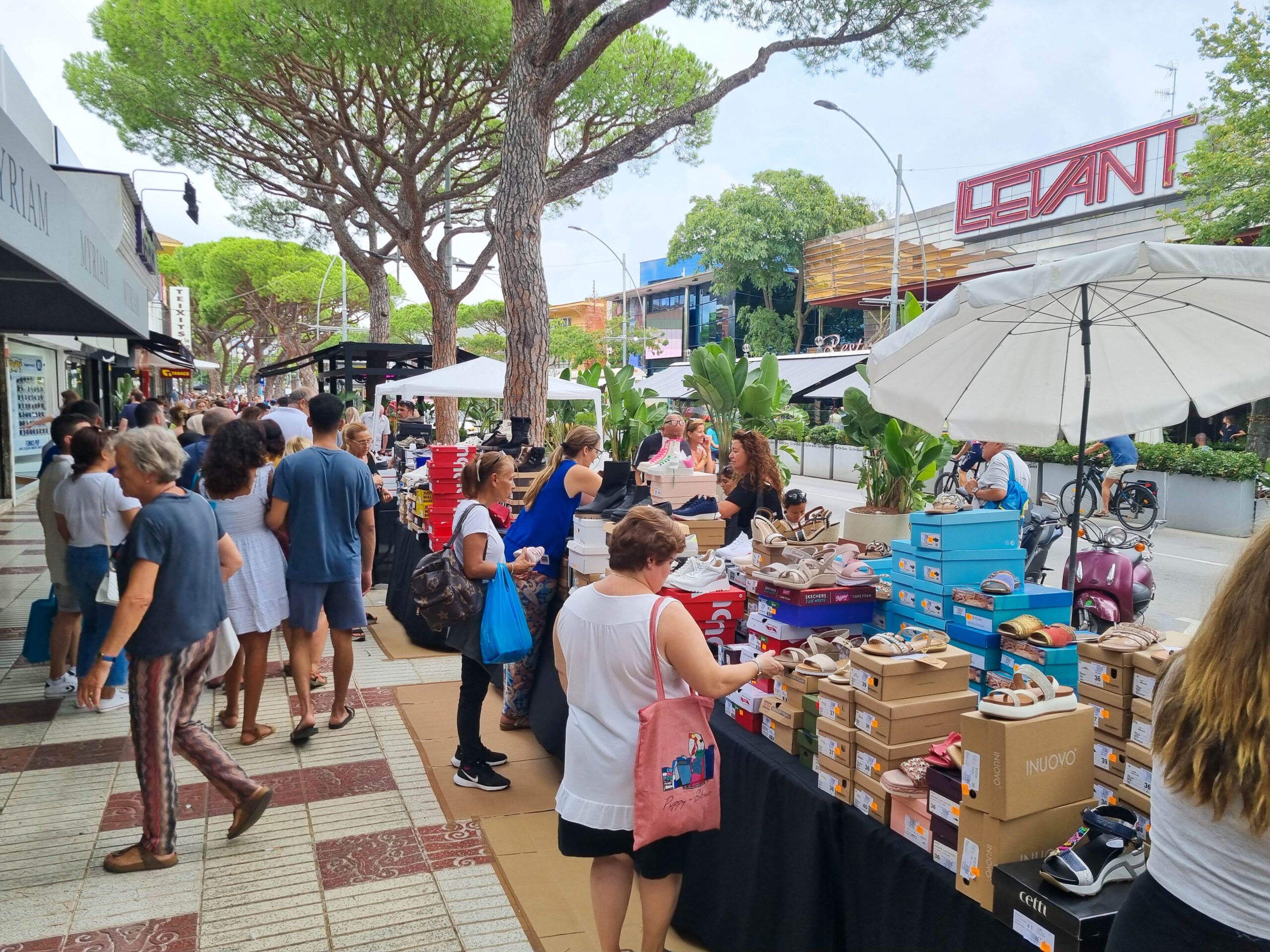 Botiga al Carrer & Vermut a Platja d'Aro