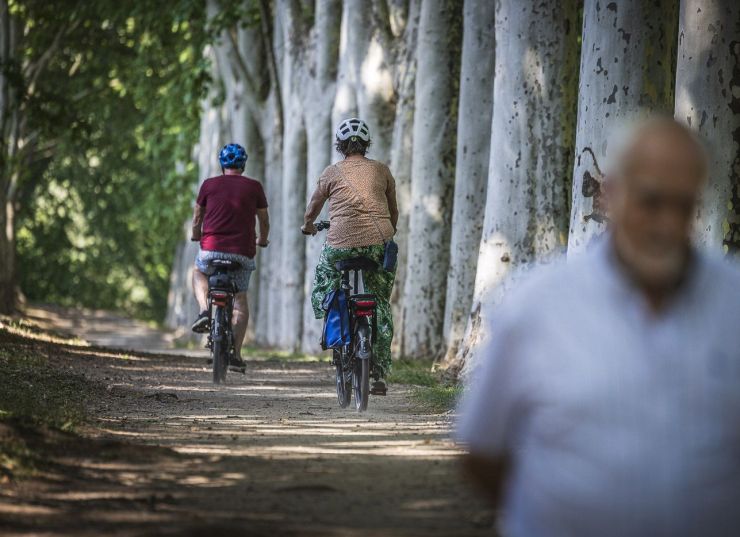 Per passejar a peu o en bici Per passejar a peu o en bici