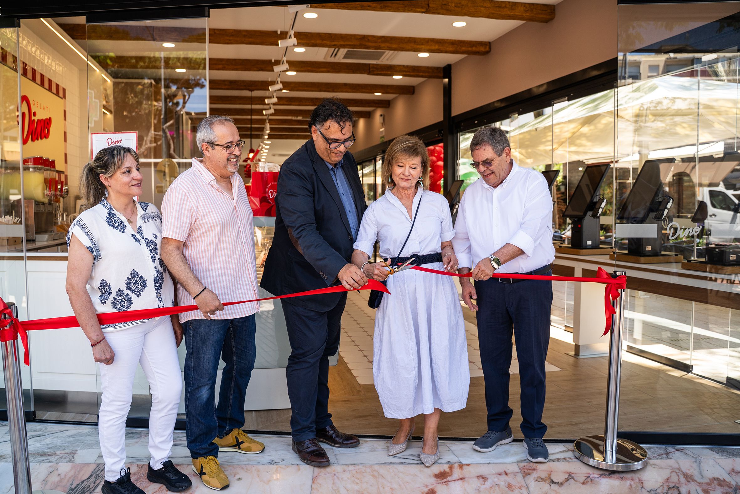 Inauguració de la nova imatge de Gelatina Dino a Platja d'Aro