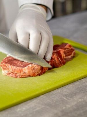 retrato chef masculino cocina preparando carne 23 2149646268