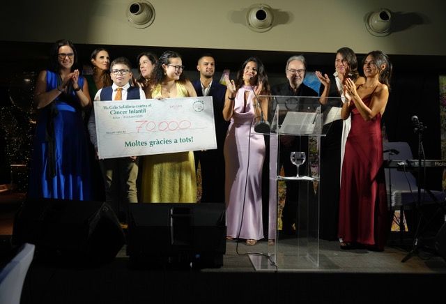 L'entrega del xec per valor de 70.000€