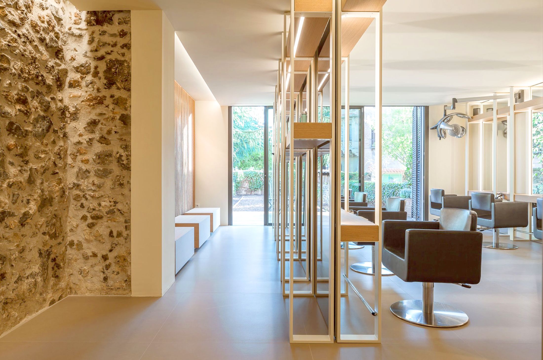 Són experts en tractaments de queratina I en tècniques de coloració com el balayage.