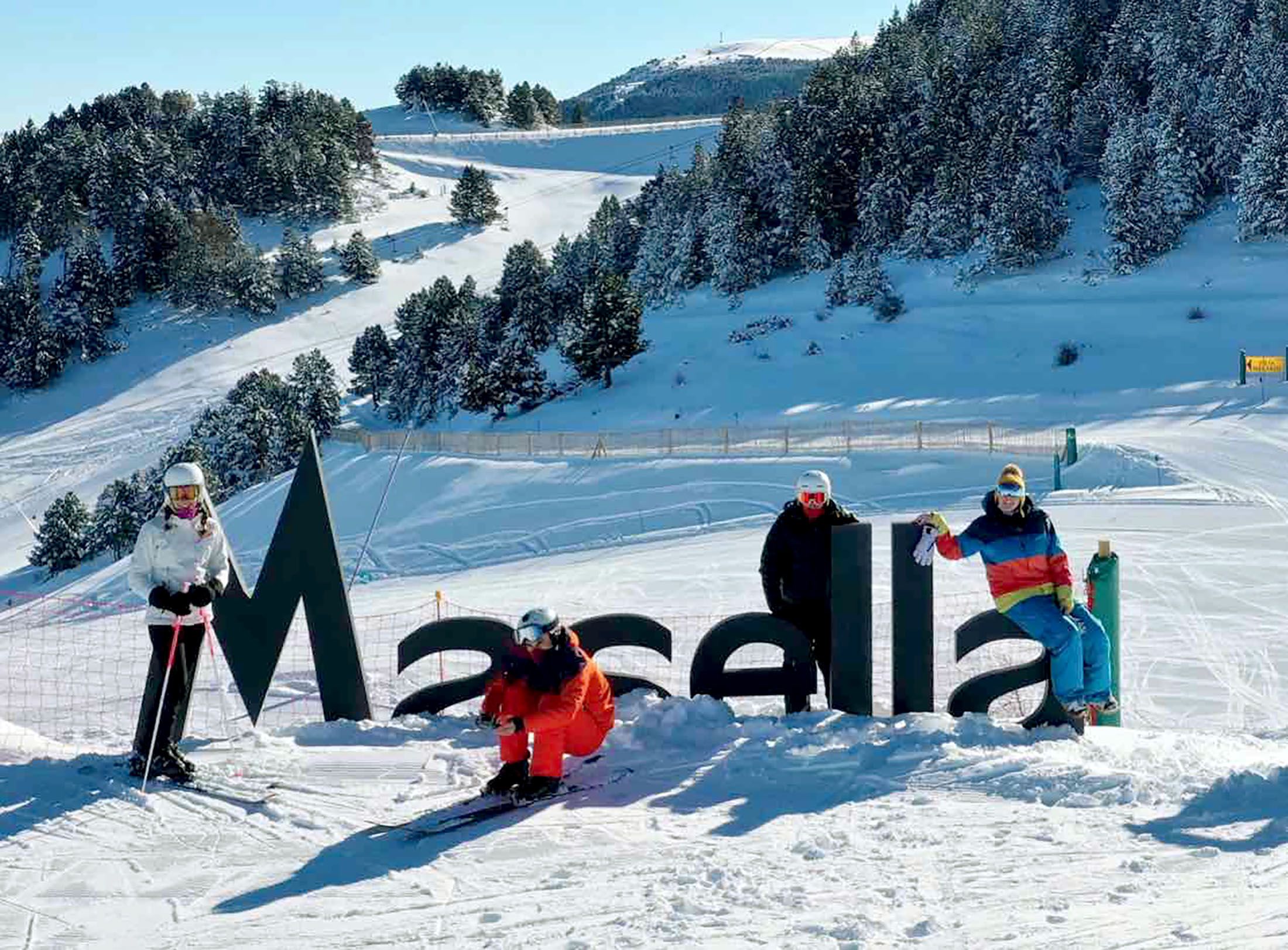 Ofereix pistes per a tots els nivells que transcorren entre boscos de pins i miradors naturals.