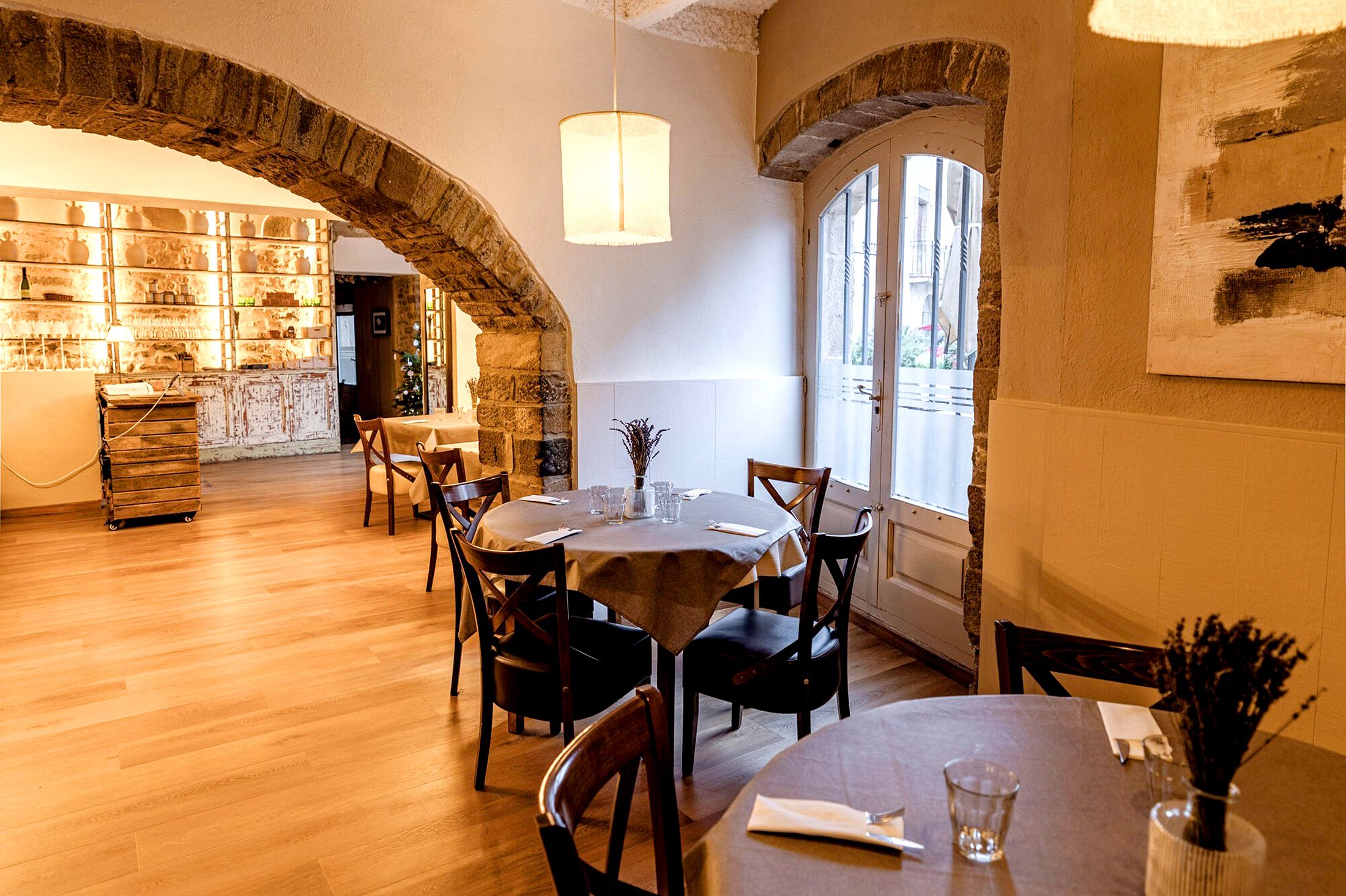 On la tradició es viu amb naturalitat i cada plat explica d’on venim i com mengem avui. 