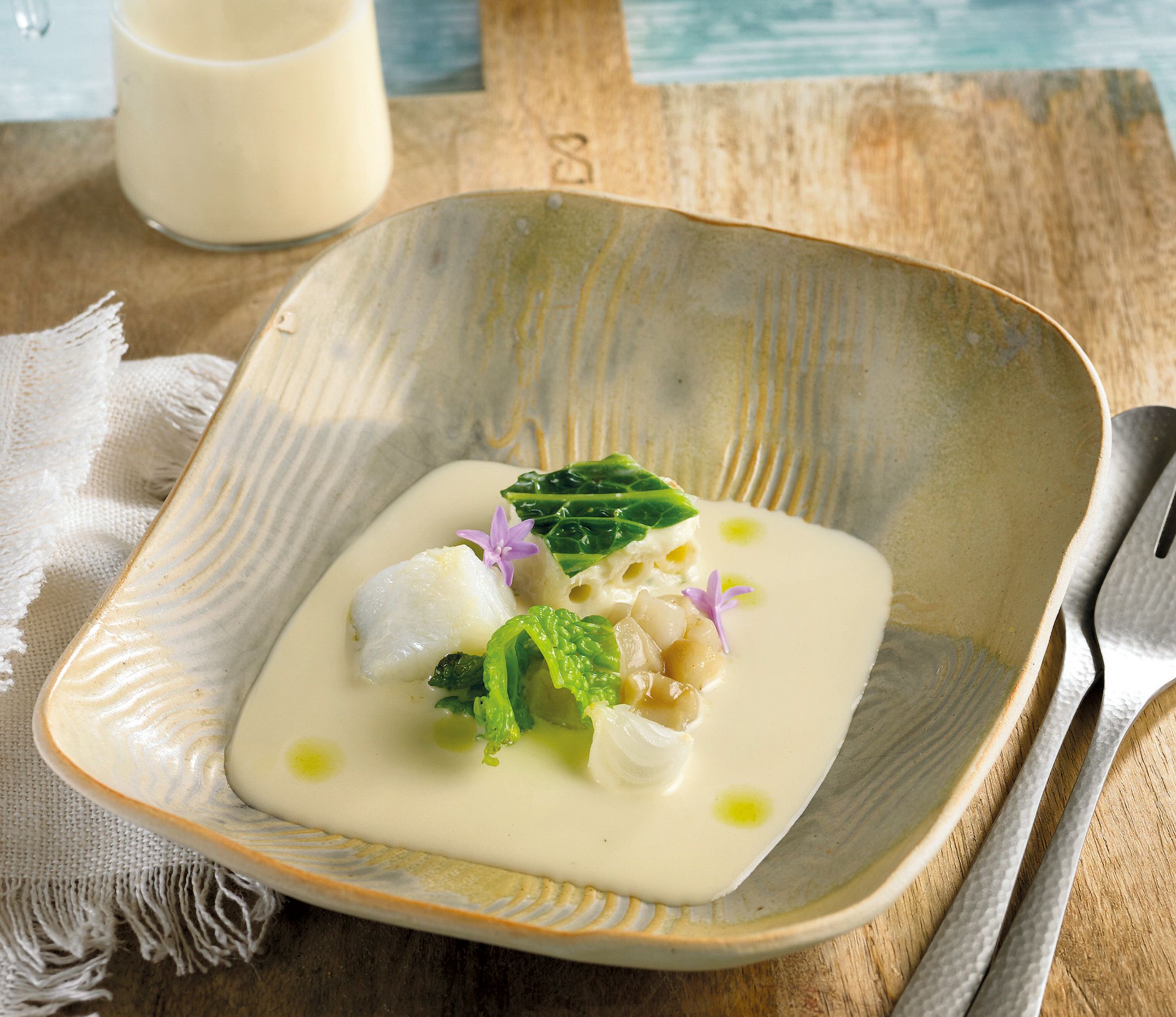 Una idea de presentació per a l'escudella de bacallà. Una idea de presentació per a l'escudella de bacallà.