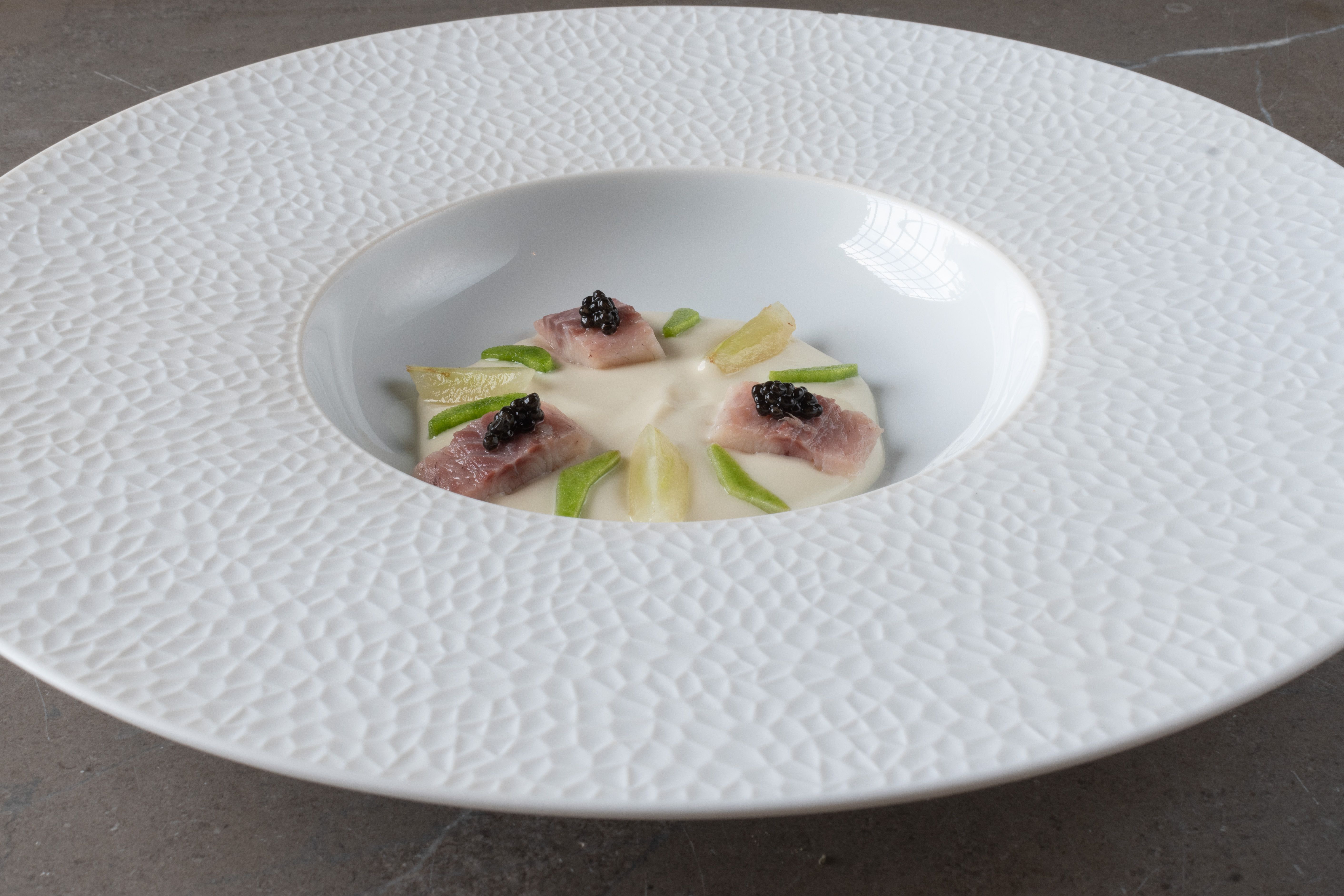 Ajoblanco  amb anguila fumada i caviar